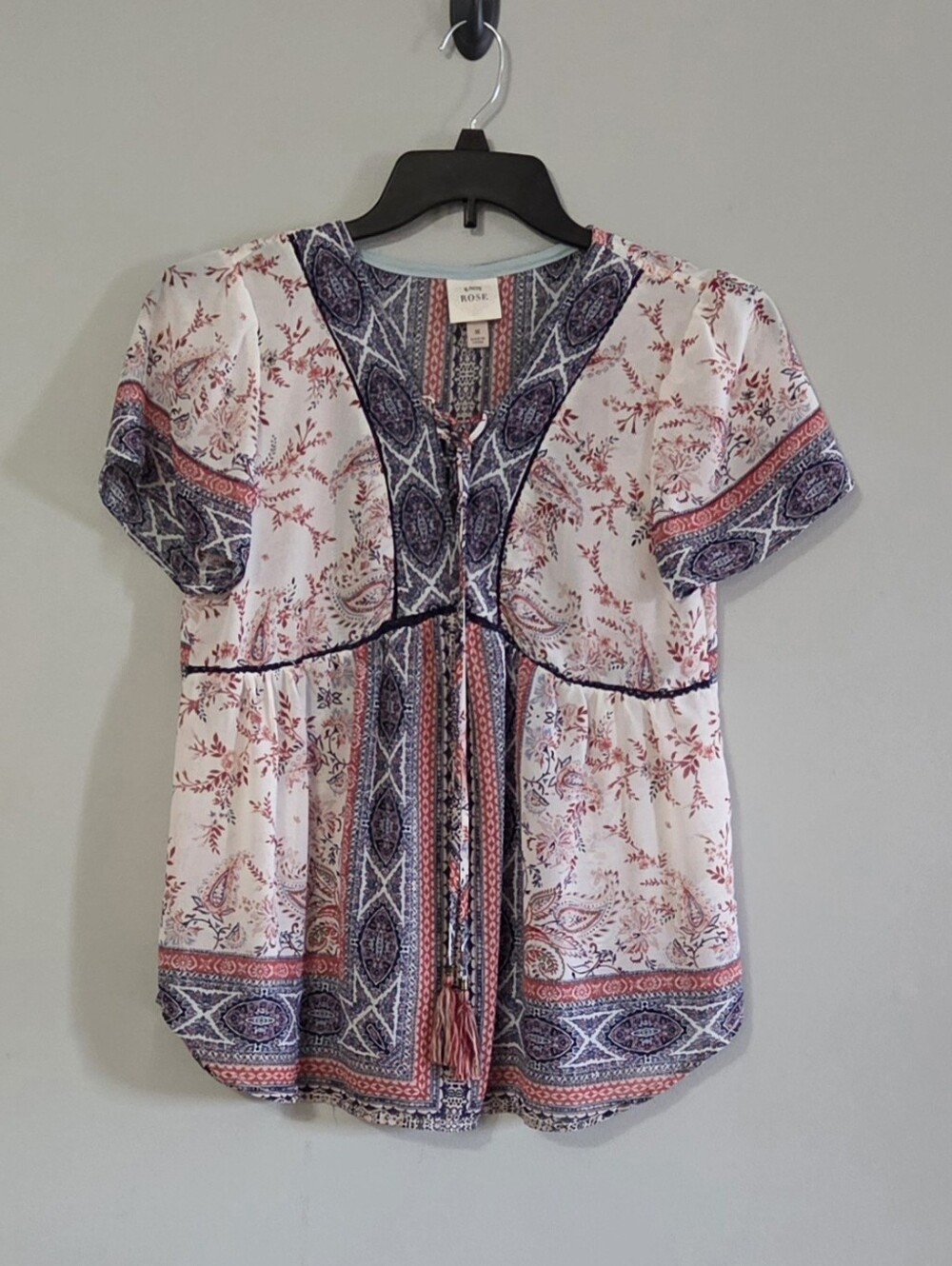 Knox Rose Boho Short Sleeve Top Lace Up Neck Line with Tassels Size M